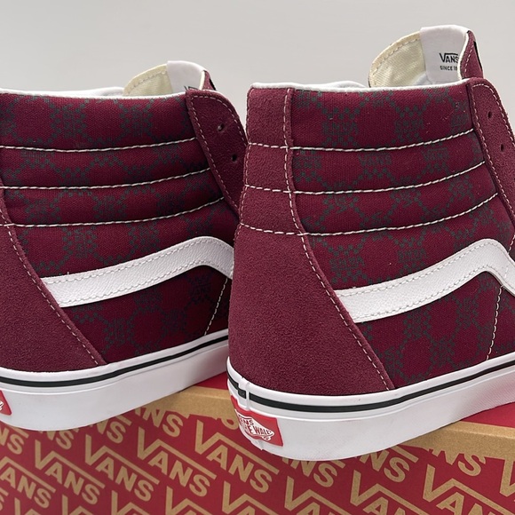 Vans Men’s Sk8-Hỉ
Monogram Port Royale
VN0005U94QU
Sneakers - Picture 14 of 16